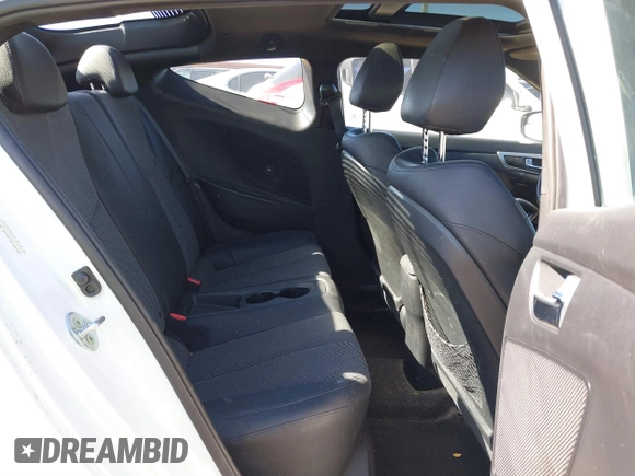 2016 Hyundai Veloster z VIN KMHTC6AD3GU267365, wystawiony jako IAAI lot #41469796 z przebiegiem 111 791 mil mil oraz . Historia ofert i sprzedaży dostępna na DreamBid. Obrazek 8.