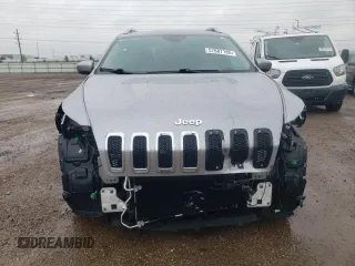 2017 Jeep Cherokee Latitude z VIN 1C4PJLCB3HW535908, wystawiony jako Copart lot #57887185 z przebiegiem 79 782 mil mil oraz Szkoda całkowita • Salvage title. Historia ofert i sprzedaży dostępna na DreamBid. Obrazek 5.
