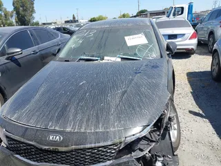 2017 Kia Optima LX z VIN KNAGT4L33H5156094, wystawiony jako IAAI lot #42405505 z przebiegiem 111 622 mil mil oraz . Historia ofert i sprzedaży dostępna na DreamBid. Obrazek 12.