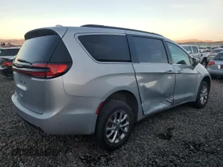 2022 Chrysler Pacifica Touring L z VIN 2C4RC3BG4NR184642, wystawiony jako Copart lot #85393494 z przebiegiem 137 326 mil mil oraz Tytuł czysty. Historia ofert i sprzedaży dostępna na DreamBid. Obrazek 3.