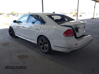 2015 Volkswagen Passat SEL Premium z VIN 1VWCV7A39FC036953, wystawiony jako IAAI lot #42181825 z przebiegiem 118 040 mil mil oraz . Historia ofert i sprzedaży dostępna na DreamBid. Obrazek 3.