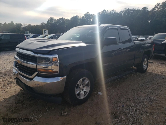 2018 Chevrolet Silverado 1500 LT with VIN 1GCVKREH5JZ160746, listed as a Copart auction lot 42402885 with 132,135 mi miles and Salvage Title. Bid and sale history available at carsss.com. Image 1.