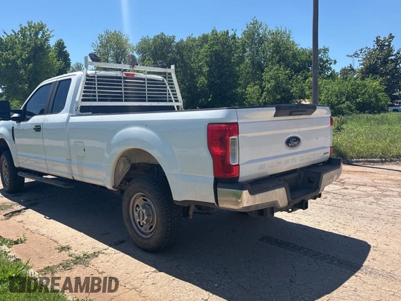 2017 Ford F-250 XLT with VIN 1FT7X2B69HEE28459, listed as a Copart auction lot 55882185 with 182,045 mi miles and Clean title. Bid and sale history available at DreamBid. Image 3.
