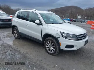 2017 Volkswagen Tiguan Wolfsburg Edition z VIN WVGSV7AX1HW509677, wystawiony jako IAAI lot #41708855 z przebiegiem 131 136 mil mil oraz . Historia ofert i sprzedaży dostępna na DreamBid. Obrazek 1.
