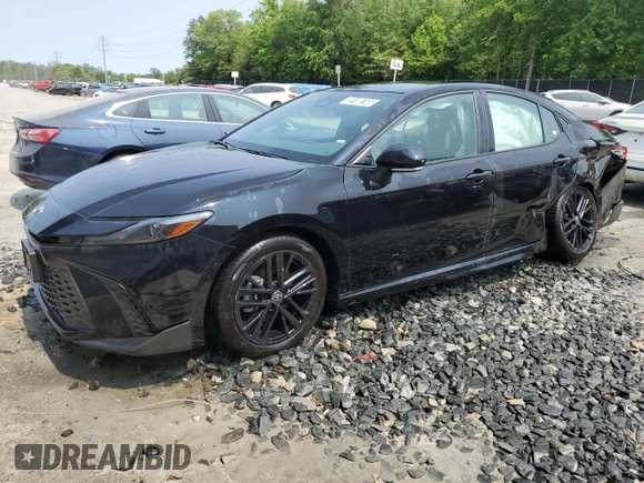 2025 Toyota Camry LE z VIN 4T1DAACKXSU089259, wystawiony jako Copart lot #59180765 z przebiegiem 9 242 mil mil oraz Czysty tytuł • Clean title. Historia ofert i sprzedaży dostępna na DreamBid. Obrazek 1.