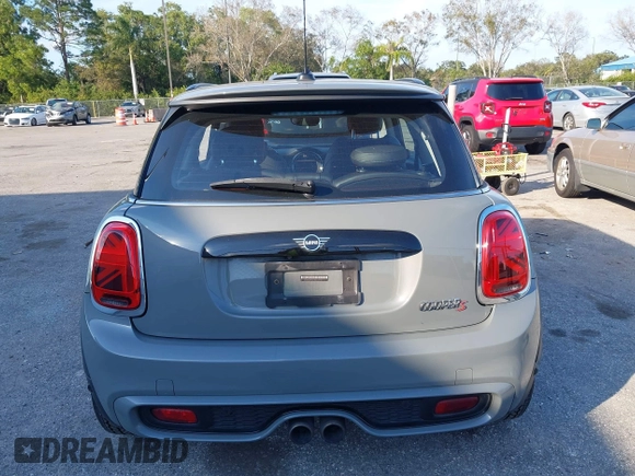 2020 MINI Hardtop Cooper S z VIN WMWXR5C00L2M23924, wystawiony jako IAAI lot #41520706 z przebiegiem 123 006 mil mil oraz . Historia ofert i sprzedaży dostępna na DreamBid. Obrazek 16.