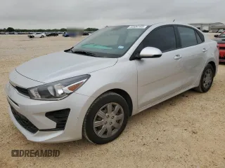 2023 Kia Rio LX z VIN 3KPA24AD6PE560274, wystawiony jako Copart lot #53584165 z przebiegiem 19 742 mil mil oraz Czysty tytuł • Clean title. Historia ofert i sprzedaży dostępna na DreamBid. Obrazek 1.