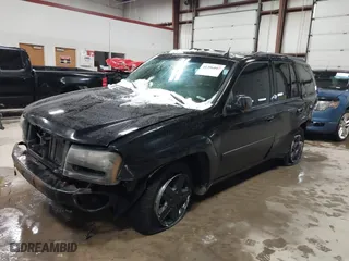 2005 Chevrolet TrailBlazer LT with VIN 1GNDT13S752266601, listed as a IAAI auction lot 41396007 with 204,190 mi miles. Bid and sale history available at carsss.com. Image 2.