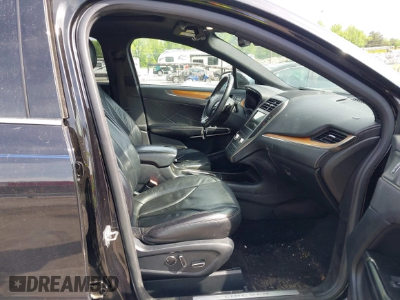 2017 Lincoln MKC Reserve with VIN 5LMTJ3DH9HUL21768, listed as a IAAI auction lot 42081970 with 84,798 mi miles and . Bid and sale history available at DreamBid. Image 5.