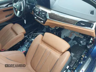2017 BMW 5 Series 540i z VIN WBAJE5C33HG916583, wystawiony jako IAAI lot #42160663 z przebiegiem 60 441 mil mil oraz . Historia ofert i sprzedaży dostępna na DreamBid. Obrazek 5.