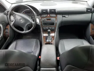 2003 Mercedes-Benz C 240 z VIN WDBRF61J63A487962, wystawiony jako Copart lot #56416365 z przebiegiem 43 817 mil mil oraz Szkoda całkowita • Salvage title. Historia ofert i sprzedaży dostępna na DreamBid. Obrazek 8.