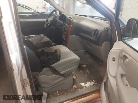 2005 Chrysler Town & Country LX с VIN 2C4GP44RX5R402180, выставлен на аукционе IAAI как лот 42062043 с пробегом 239 327 миль миль и . История ставок и продаж доступна на DreamBid. Изображение 5.