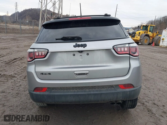 2018 Jeep Compass Latitude with VIN 3C4NJDBB2JT298810, listed as a IAAI auction lot 41497189 with 111,013 mi miles. Bid and sale history available at carsss.com. Image 16.