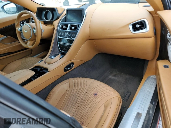 2017 Aston Martin DB11 z VIN SCFRMFAV2HGL00765, wystawiony jako Copart lot #55667215 z przebiegiem Nie podano mil oraz Nie do naprawy. Historia ofert i sprzedaży dostępna na DreamBid. Obrazek 8.