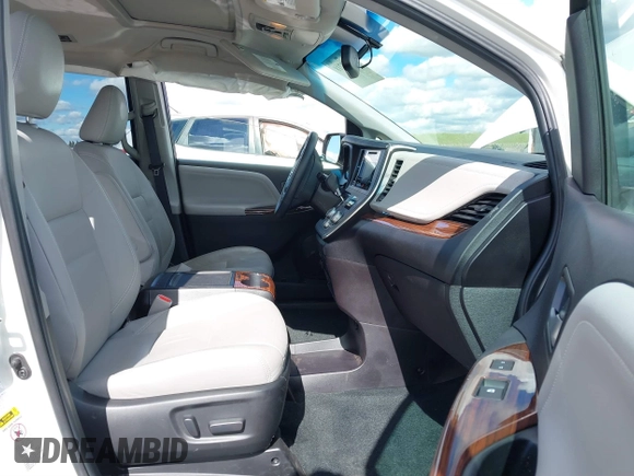 2016 Toyota Sienna Ltd with VIN 5TDDK3DC3GS144473, listed as a IAAI auction lot 41681218 with 32,080 mi miles. Bid and sale history available at carsss.com. Image 5.