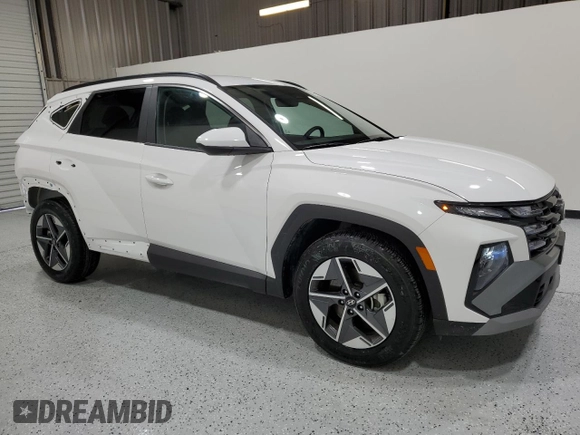 2025 Hyundai Tucson SEL with VIN 5NMJB3DE5SH493392, listed as a Copart auction lot 54365465 with 6,275 mi miles and Clean Title. Bid and sale history available at DreamBid. Image 4.