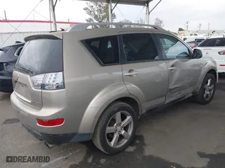 2008 Mitsubishi Outlander XLS with VIN JA4MS41X08Z011693, listed as a IAAI auction lot 42072843 with 288,760 mi miles. Bid and sale history available at carsss.com. Image 4.