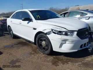 2015 Ford Sedan Police Interceptor with VIN 1FAHP2L89FG165269, listed as a IAAI auction lot 41640122 with NaN miles. Bid and sale history available at carsss.com. Image 1.