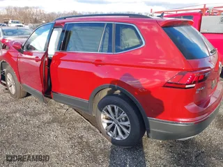 2018 Volkswagen Tiguan SEL with VIN 3VV3B7AX1JM076161, listed as a IAAI auction lot 40931210 with 106,916 mi miles. Bid and sale history available at carsss.com. Image 3.