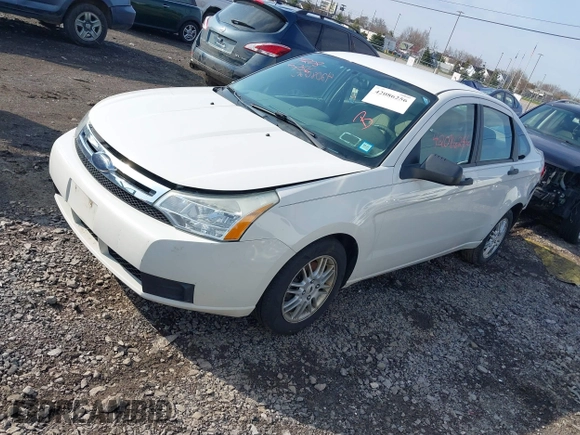 2009 Ford Focus SE z VIN 1FAHP35N79W235743, wystawiony jako IAAI lot #42086256 z przebiegiem 95 986 mil mil oraz . Historia ofert i sprzedaży dostępna na DreamBid. Obrazek 2.
