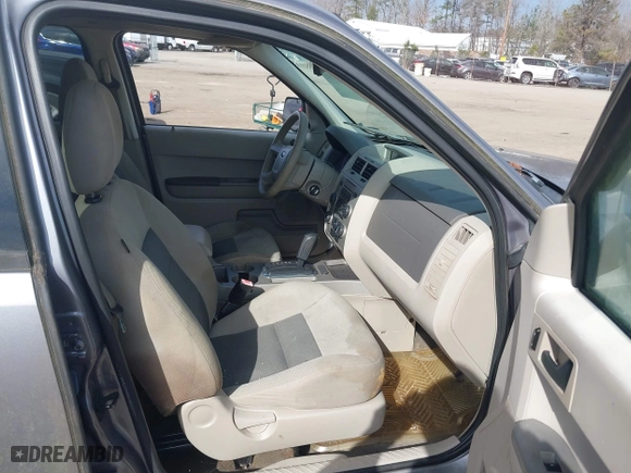 2008 Ford Escape XLT with VIN 1FMCU03178KA47527, listed as a IAAI auction lot 41672719 with 306,312 mi miles. Bid and sale history available at carsss.com. Image 5.