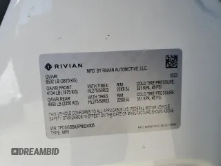 2023 Rivian R1S Adventure z VIN 7PDSGBBA5PN024306, wystawiony jako Copart lot #53980375 z przebiegiem 10 389 mil mil oraz Szkoda całkowita • Salvage title. Historia ofert i sprzedaży dostępna na DreamBid. Obrazek 14.
