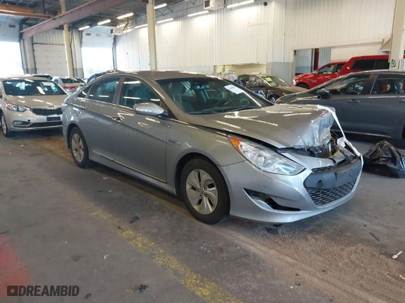 2014 Hyundai Sonata Hybrid with VIN KMHEC4A4XEA113716, listed as a IAAI auction lot 40488884 with 154,548 mi miles. Bid and sale history available at carsss.com. Image 1.