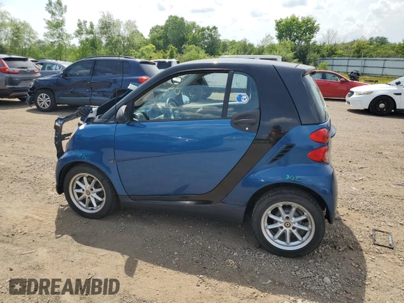 2009 Smart fortwo Pure with VIN WMEEJ31X59K218003, listed as a Copart auction lot 62413775 with 82,711 mi miles and Salvage title. Bid and sale history available at DreamBid. Image 2.