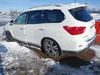 2017 Nissan Pathfinder SV z VIN 5N1DR2MM9HC673360, wystawiony jako IAAI lot #41834138 z przebiegiem 133 635 mil mil oraz . Historia ofert i sprzedaży dostępna na DreamBid. Obrazek 3.