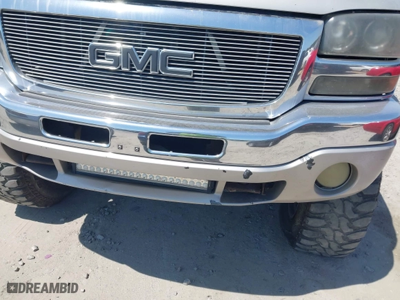 2004 GMC Sierra 1500 Crew Cab SLE with VIN 2GTEK13T241337808, listed as a IAAI auction lot 42024616 with 1 mi miles. Bid and sale history available at carsss.com. Image 6.