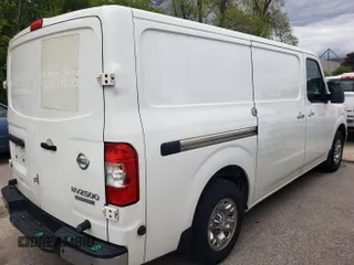 2018 Nissan NV Cargo S z VIN 1N6BF0KYXJN805015, wystawiony jako IAAI lot #42403871 z przebiegiem 171 667 mil mil oraz . Historia ofert i sprzedaży dostępna na DreamBid. Obrazek 18.
