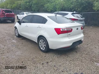 2017 Kia Rio LX z VIN KNADM4A35H6117584, wystawiony jako IAAI lot #42244051 z przebiegiem 123 378 mil mil oraz . Historia ofert i sprzedaży dostępna na DreamBid. Obrazek 3.