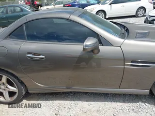 2015 Mercedes-Benz SLK 250 z VIN WDDPK4HA5FF110938, wystawiony jako IAAI lot #42098160 z przebiegiem 46 779 mil mil oraz . Historia ofert i sprzedaży dostępna na DreamBid. Obrazek 14.
