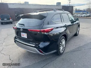2022 Toyota Highlander Platinum with VIN 5TDFZRBH0NS226809, listed as a Copart auction lot 51350925 with 25,146 mi miles and Clean Title. Bid and sale history available at carsss.com. Image 4.