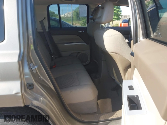 2008 Jeep Patriot Sport with VIN 1J8FF28W38D705224, listed as a IAAI auction lot 42642025 with 111,653 mi miles and . Bid and sale history available at DreamBid. Image 8.