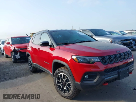 2025 Jeep Compass Trailhawk z VIN 3C4NJDDN0ST551132, wystawiony jako IAAI lot #41905784 z przebiegiem 1 573 mil mil oraz . Historia ofert i sprzedaży dostępna na DreamBid. Obrazek 14.