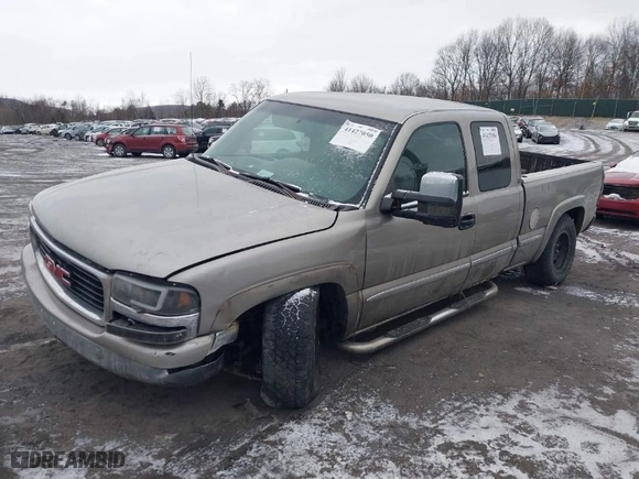 2001 GMC Sierra 1500 with VIN 2GTEK19V211281776, listed as a IAAI auction lot 41427050 with 304,493 mi miles. Bid and sale history available at carsss.com. Image 2.