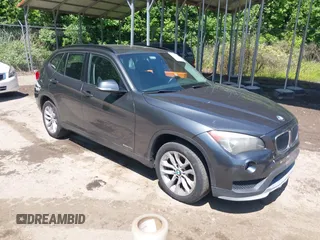 2015 BMW X1 xDrive28i z VIN WBAVL1C55FVY25728, wystawiony jako IAAI lot #42299391 z przebiegiem 160 291 mil mil oraz . Historia ofert i sprzedaży dostępna na DreamBid. Obrazek 1.