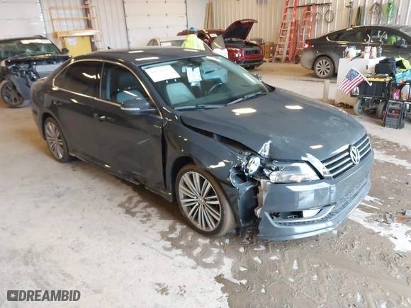 2015 Volkswagen Passat 1.8T SE w/Sunroof & Nav with VIN 1VWBT7A35FC088243, listed as a IAAI auction lot 41638900 with 82,840 mi miles. Bid and sale history available at carsss.com. Image 1.