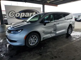 2023 Chrysler Voyager LX z VIN 2C4RC1CG2PR586911, wystawiony jako Copart lot #60257085 z przebiegiem 55 683 mil mil oraz Czysty tytuł • Clean title. Historia ofert i sprzedaży dostępna na DreamBid. Obrazek 1.