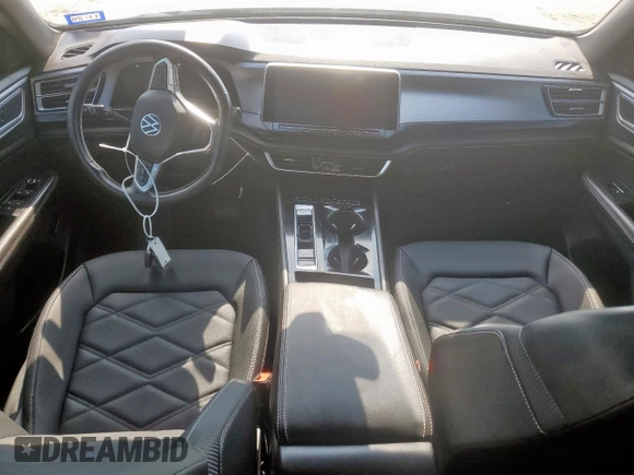 2025 Volkswagen Atlas SE z VIN 1V2JE2CA4SC205357, wystawiony jako Copart lot #58225365 z przebiegiem 4 355 mil mil oraz Szkoda całkowita • Salvage title. Historia ofert i sprzedaży dostępna na DreamBid. Obrazek 8.