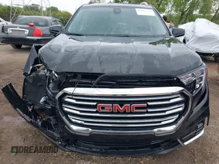 2024 GMC Terrain SLT z VIN 3GKALVEG3RL379434, wystawiony jako IAAI lot #42232120 z przebiegiem 3266 mil mil oraz . Historia ofert i sprzedaży dostępna na DreamBid. Obrazek 13.