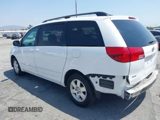 2005 Toyota Sienna CE z VIN 5TDZA23C65S272384, wystawiony jako IAAI lot #42358682 z przebiegiem 62 769 mil mil oraz . Historia ofert i sprzedaży dostępna na DreamBid. Obrazek 3.