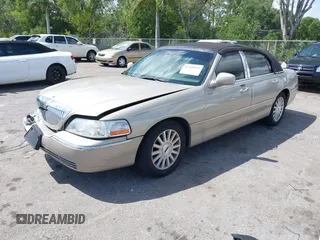 2004 Lincoln Town Car Signature z VIN 1LNHM81W24Y657023, wystawiony jako IAAI lot #41968973 z przebiegiem 112 308 mil mil oraz . Historia ofert i sprzedaży dostępna na DreamBid. Obrazek 18.