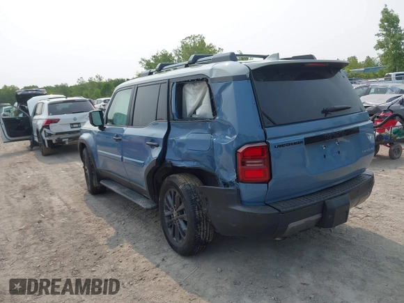 2024 Toyota Land Cruiser z VIN JTEABFAJ3RK018014, wystawiony jako IAAI lot #42404632 z przebiegiem 2 983 mil mil oraz . Historia ofert i sprzedaży dostępna na DreamBid. Obrazek 3.