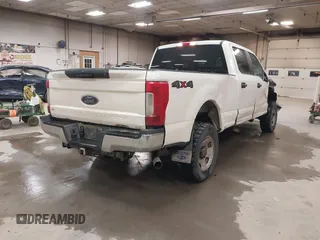 2018 Ford Super Duty F-250 SRW XL with VIN 1FT7W2B62JEB55938, listed as a IAAI auction lot 41236499 with 276,458 mi miles. Bid and sale history available at carsss.com. Image 4.