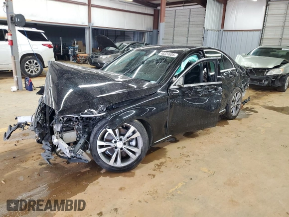 2016 Mercedes-Benz C 300 z VIN 55SWF4JB1GU160379, wystawiony jako Copart lot #46223955 z przebiegiem Nie podano mil oraz Szkoda całkowita • Salvage title. Historia ofert i sprzedaży dostępna na DreamBid. Obrazek 1.