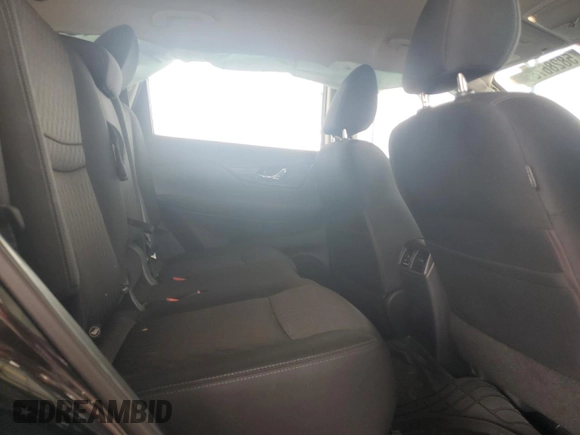 2017 Nissan Rogue S z VIN KNMAT2MT7HP613313, wystawiony jako Copart lot #58286785 z przebiegiem 162 829 mil mil oraz Szkoda całkowita • Salvage title. Historia ofert i sprzedaży dostępna na DreamBid. Obrazek 10.