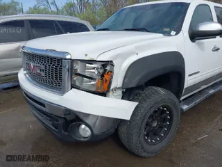 2010 GMC Sierra 1500 SLE with VIN 3GTRKVE31AG263130, listed as a IAAI auction lot 41903674 with 207,828 mi miles. Bid and sale history available at carsss.com. Image 6.