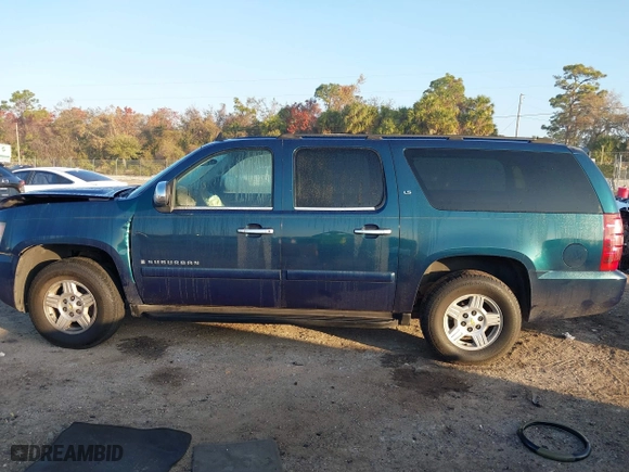 2007 Chevrolet Suburban LT with VIN 3GNFC16077G230369, listed as a IAAI auction lot 41476661 with 229,676 mi miles. Bid and sale history available at carsss.com. Image 14.